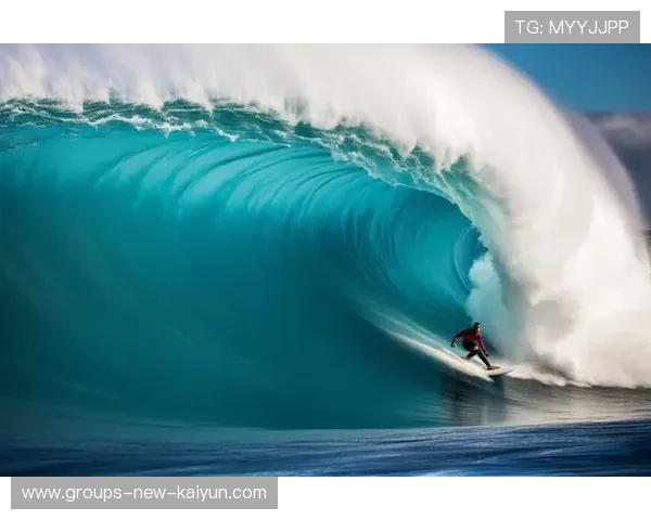 冲浪选手与海浪合影成艺术展览参展作品